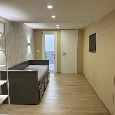 Beata Elia Loft Бари