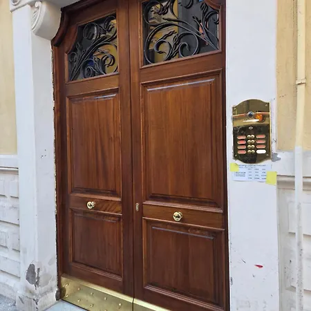 Beata Elia Loft バーリ